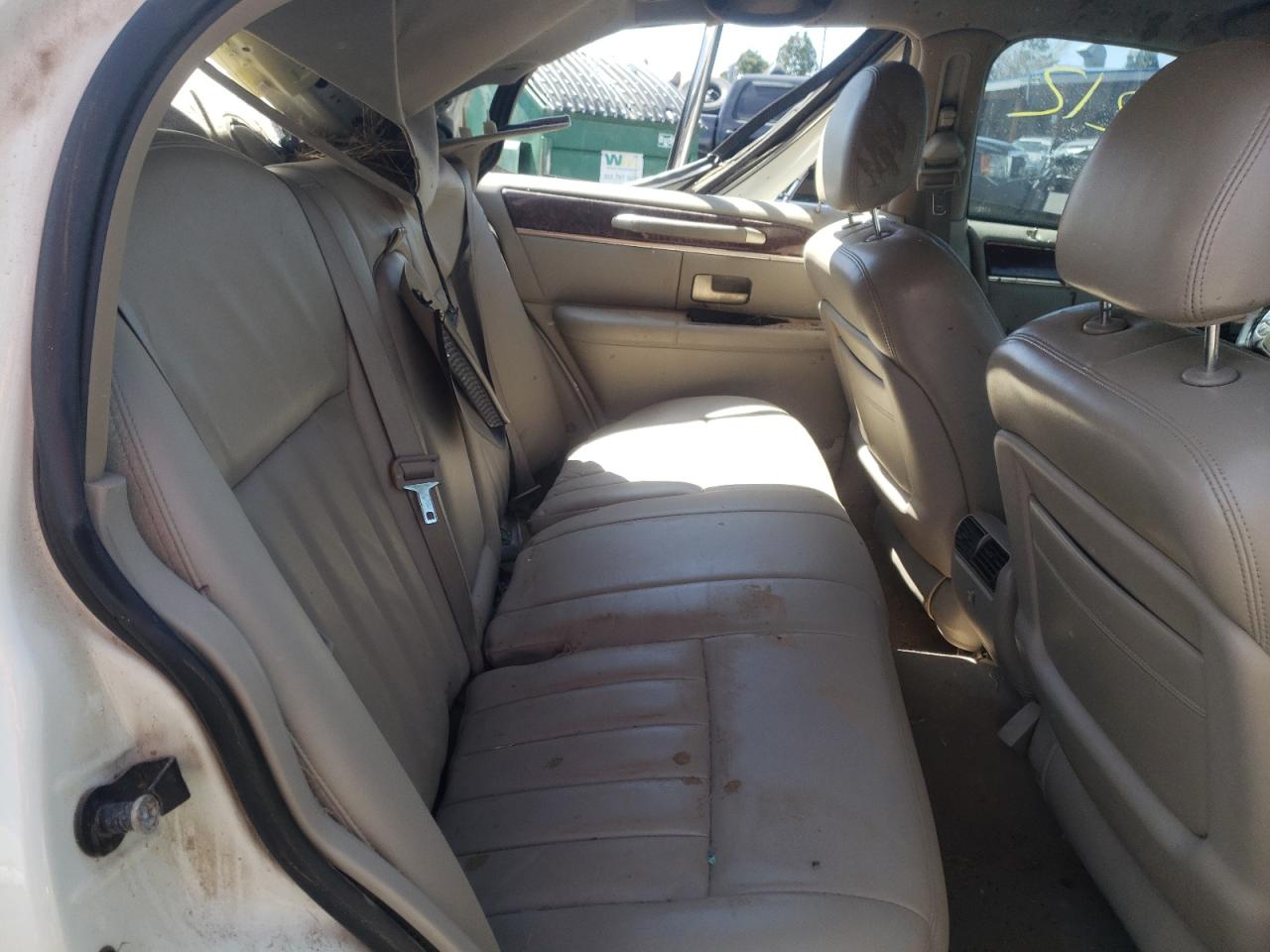 Photo 6 from auction – 2003 LINCOLN TOWN CAR E with VIN 1LNHM81W43Y671990