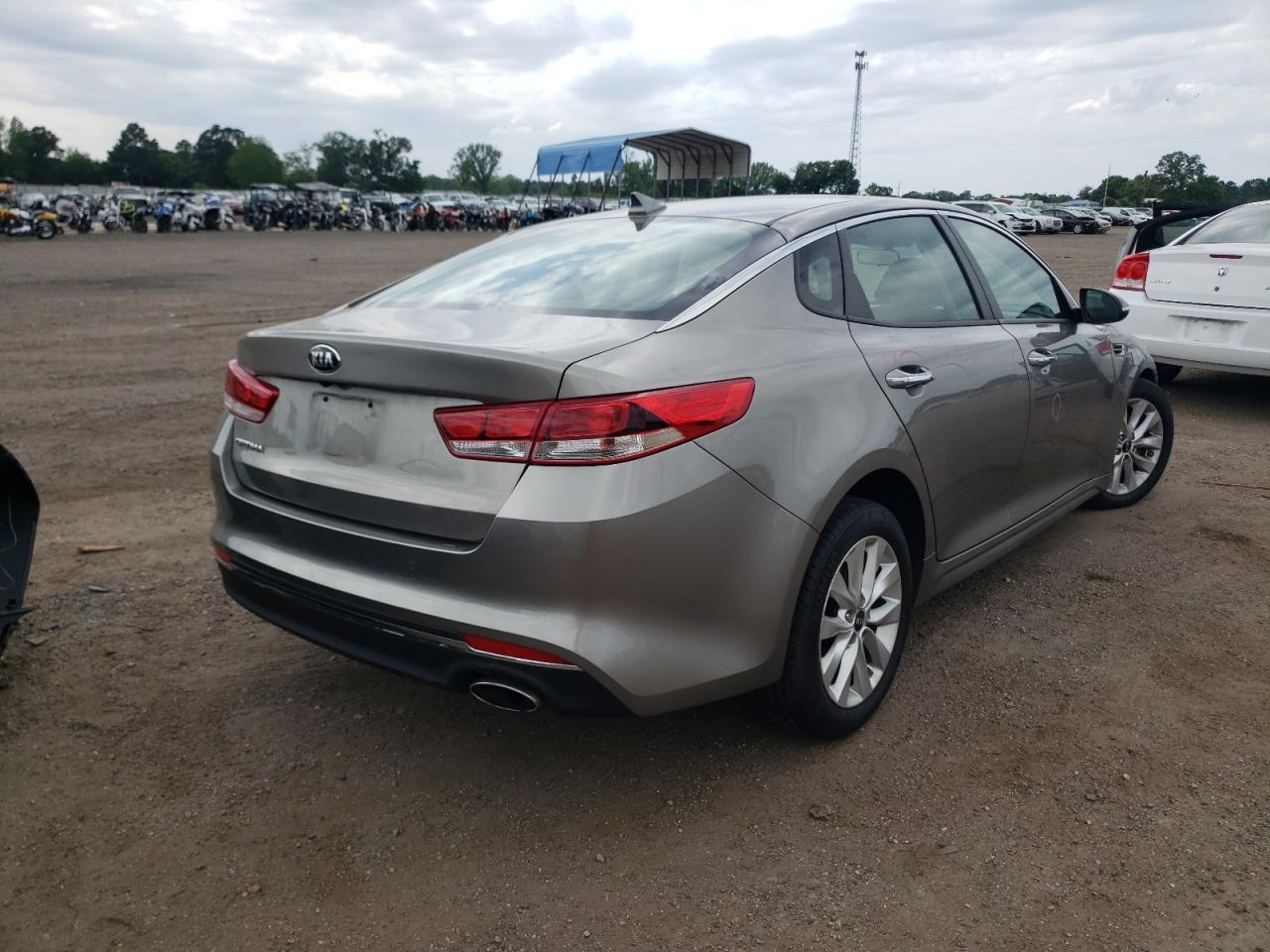 Photo 4 from auction – 2018 KIA OPTIMA LX with VIN 5XXGT4L34JG264793