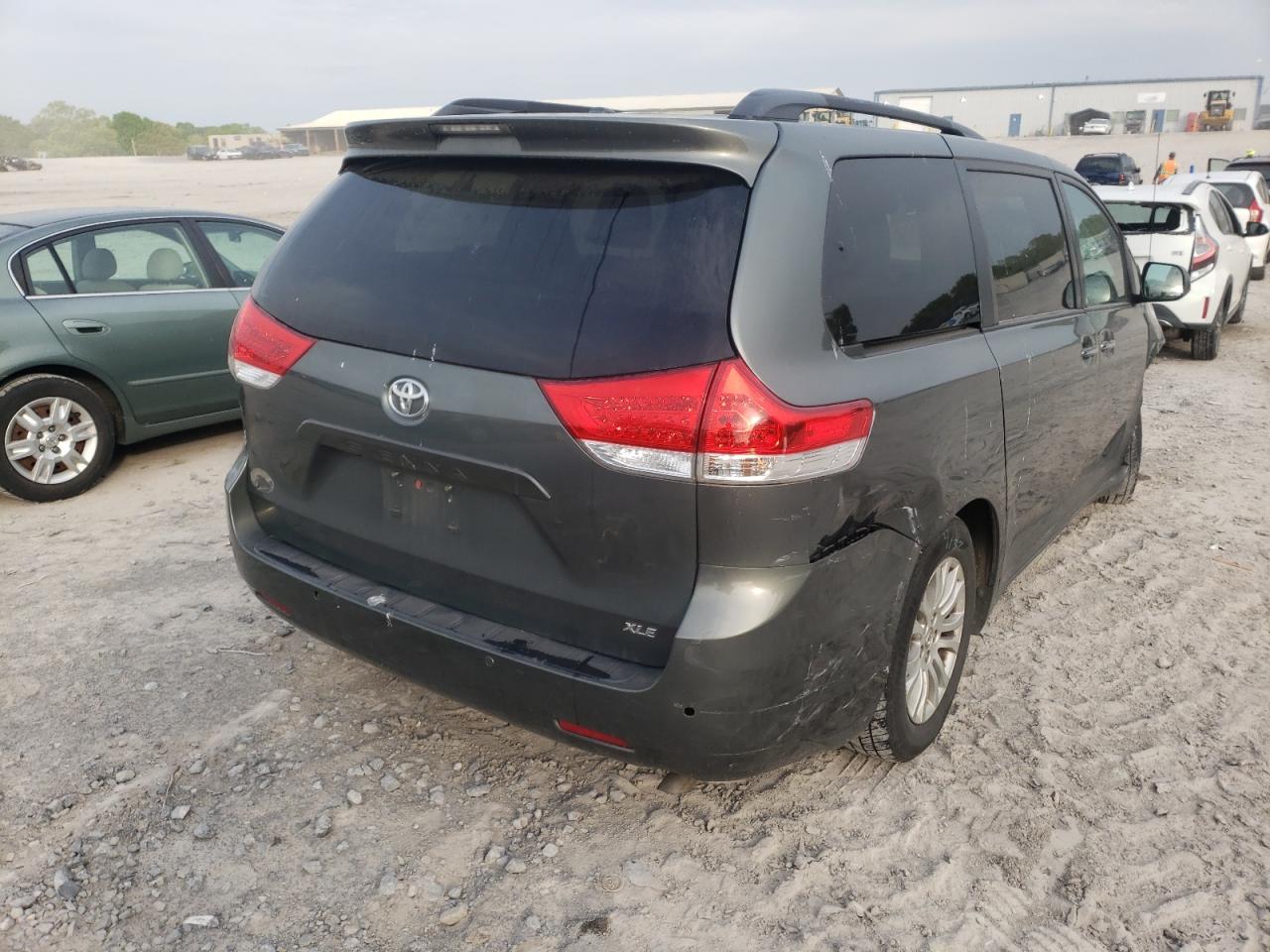 Photo 4 from auction – 2014 TOYOTA SIENNA XLE with VIN 5TDYK3DC2ES458159