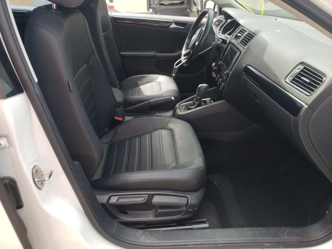 Photo 5 from auction – 2017 VOLKSWAGEN JETTA SEL with VIN 3VWL17AJXHM216034