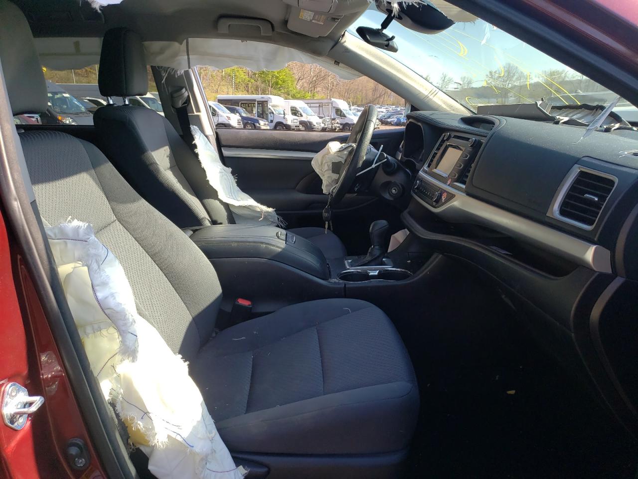 Photo 15 from auction – 2017 TOYOTA HIGHLANDER with VIN 5TDBZRFH5HS434598