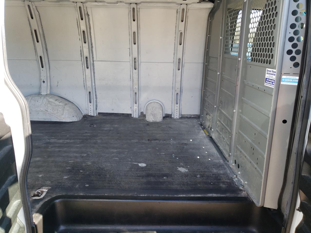 Photo 6 from auction – 2018 CHEVROLET EXPRESS G2 with VIN 1GCWGAFP6J1336229