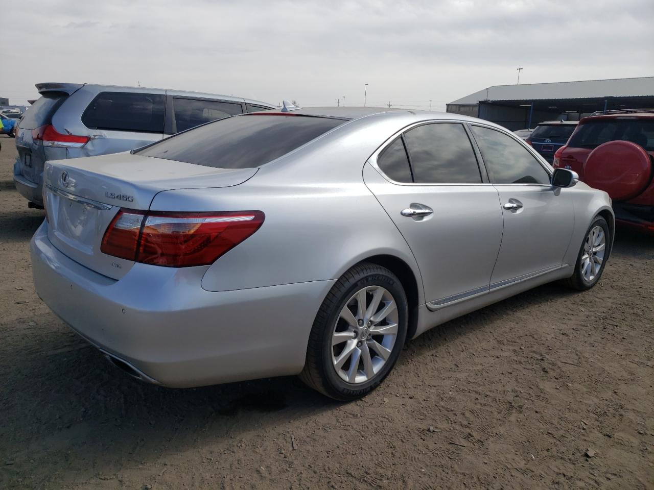 Photo 4 from auction – 2011 LEXUS LS 460 with VIN JTHCL5EF7B5011189