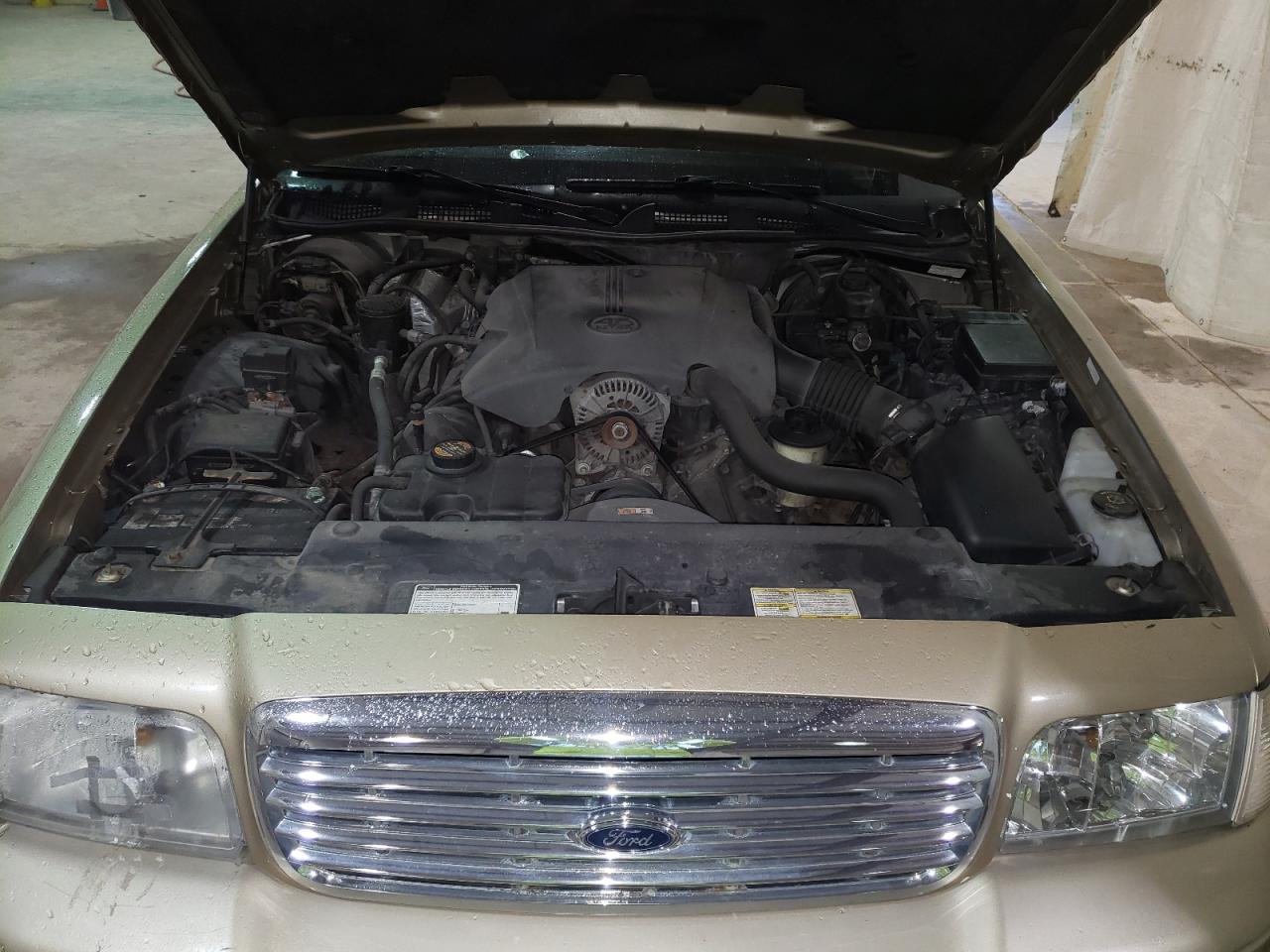Photo 7 from auction – 2000 FORD CROWN VICT with VIN 2FAFP73W4YX177233