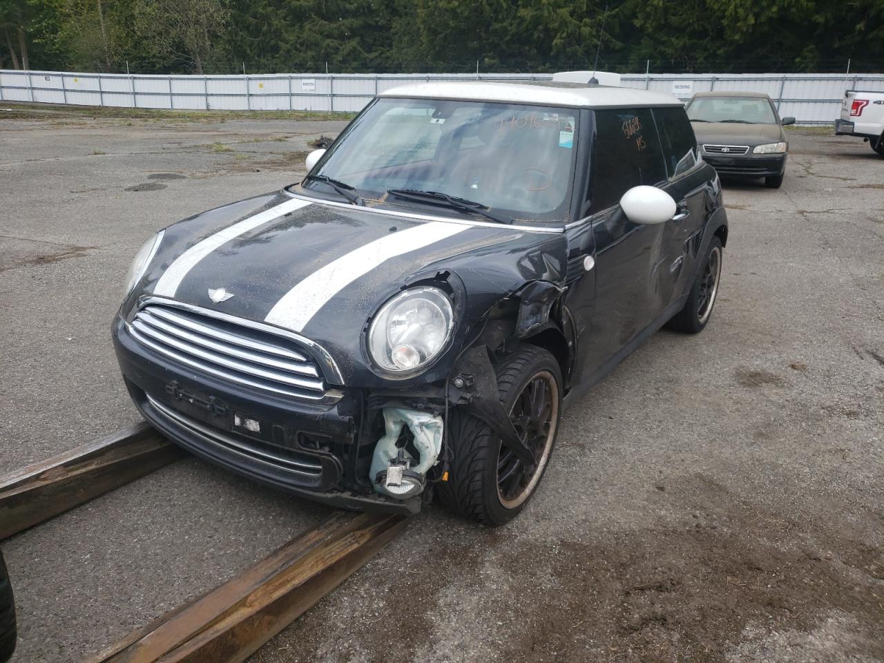 Photo 2 from auction – 2008 MINI COOPER with VIN WMWMF335X8TT62319