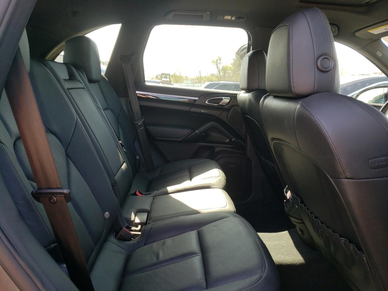 Photo 6 from auction – 2013 PORSCHE CAYENNE with VIN WP1AF2A28DLA24144