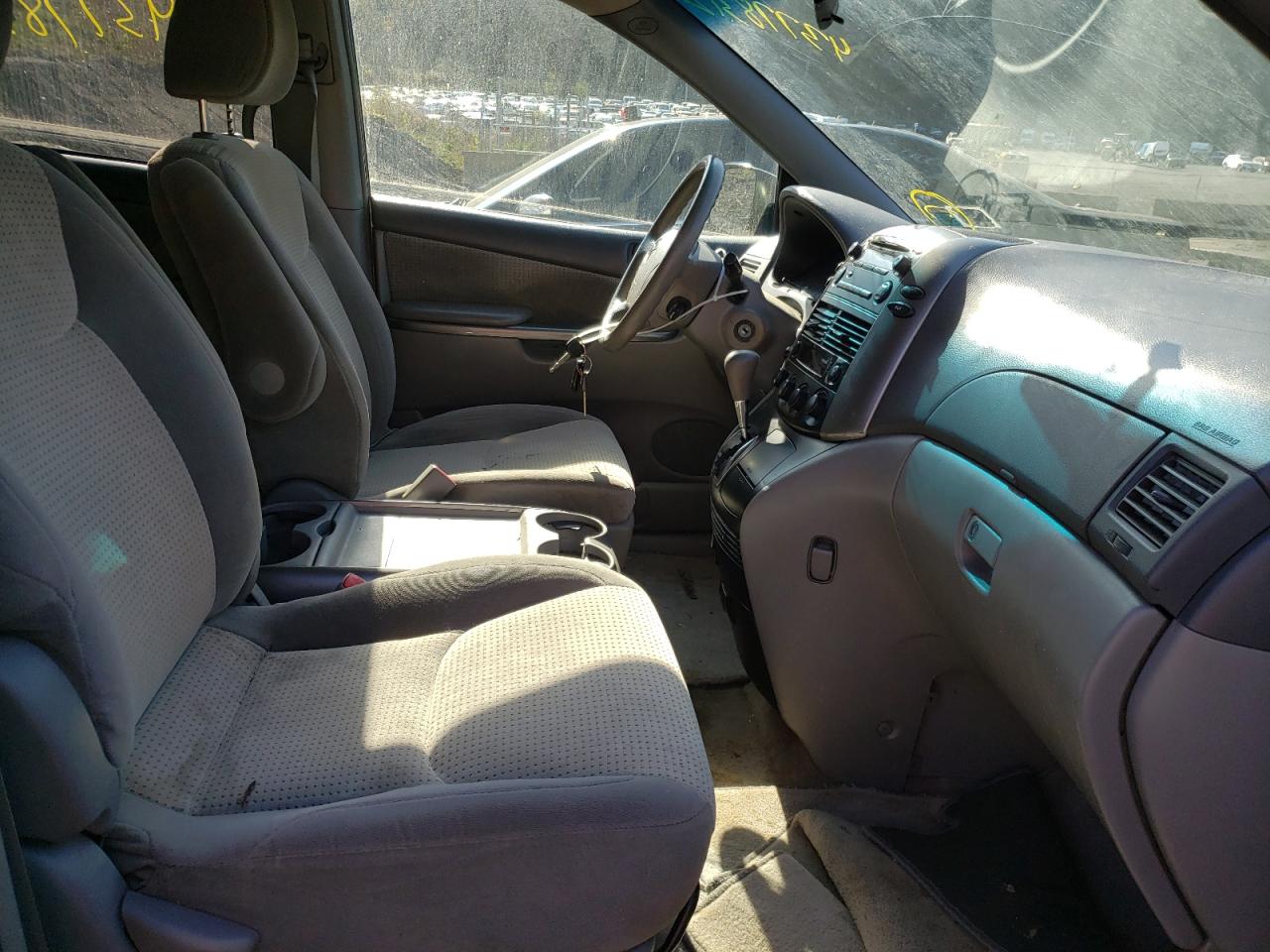 Photo 5 from auction – 2010 TOYOTA SIENNA LE with VIN 5TDJK4CC0AS032828