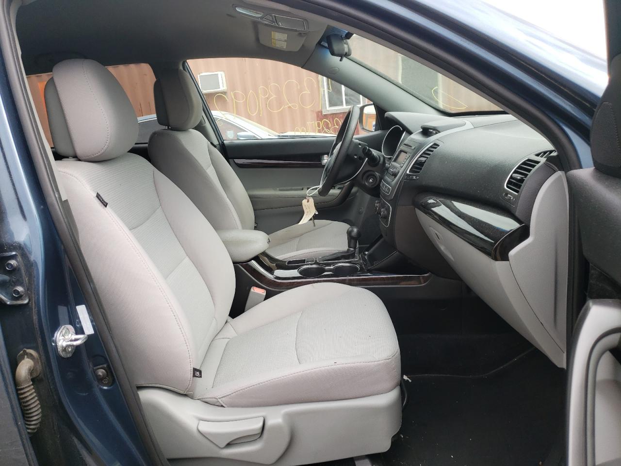 Photo 5 from auction – 2014 KIA SORENTO LX with VIN 5XYKT3A66EG512609