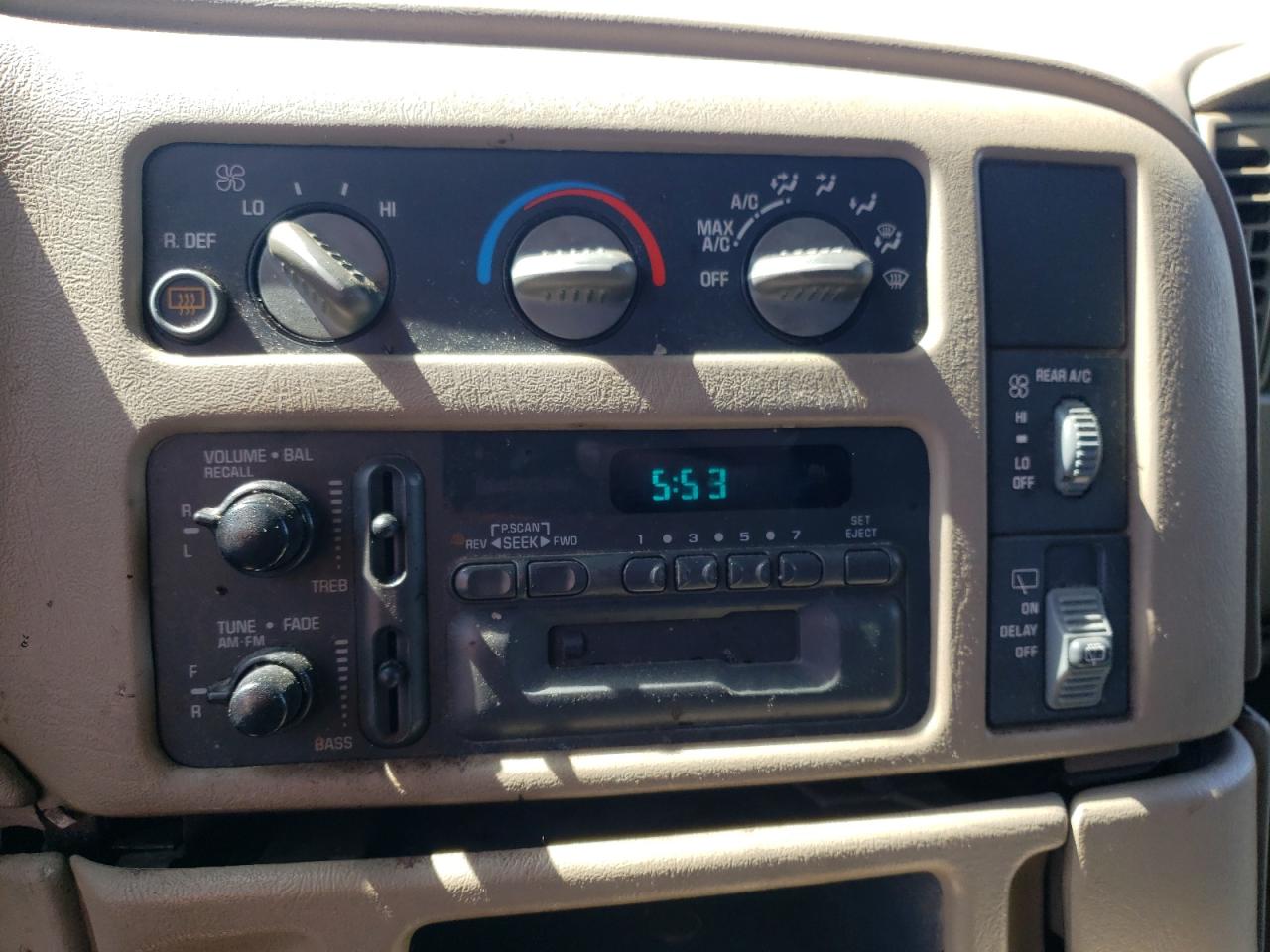 Photo 9 from auction – 1998 CHEVROLET ASTRO with VIN 1GNDM19W5WB118889