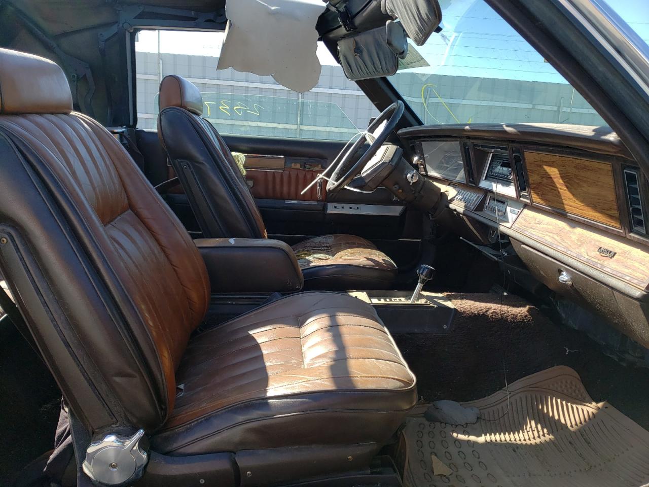 Photo 5 from auction – 1983 CHRYSLER LE BARON with VIN 1C3BC55G1DG152423