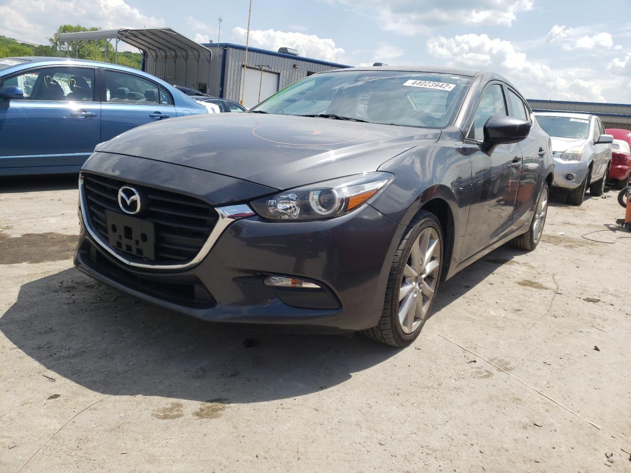 Photo 2 from auction – 2017 MAZDA 3 TOURING with VIN 3MZBN1V75HM130013