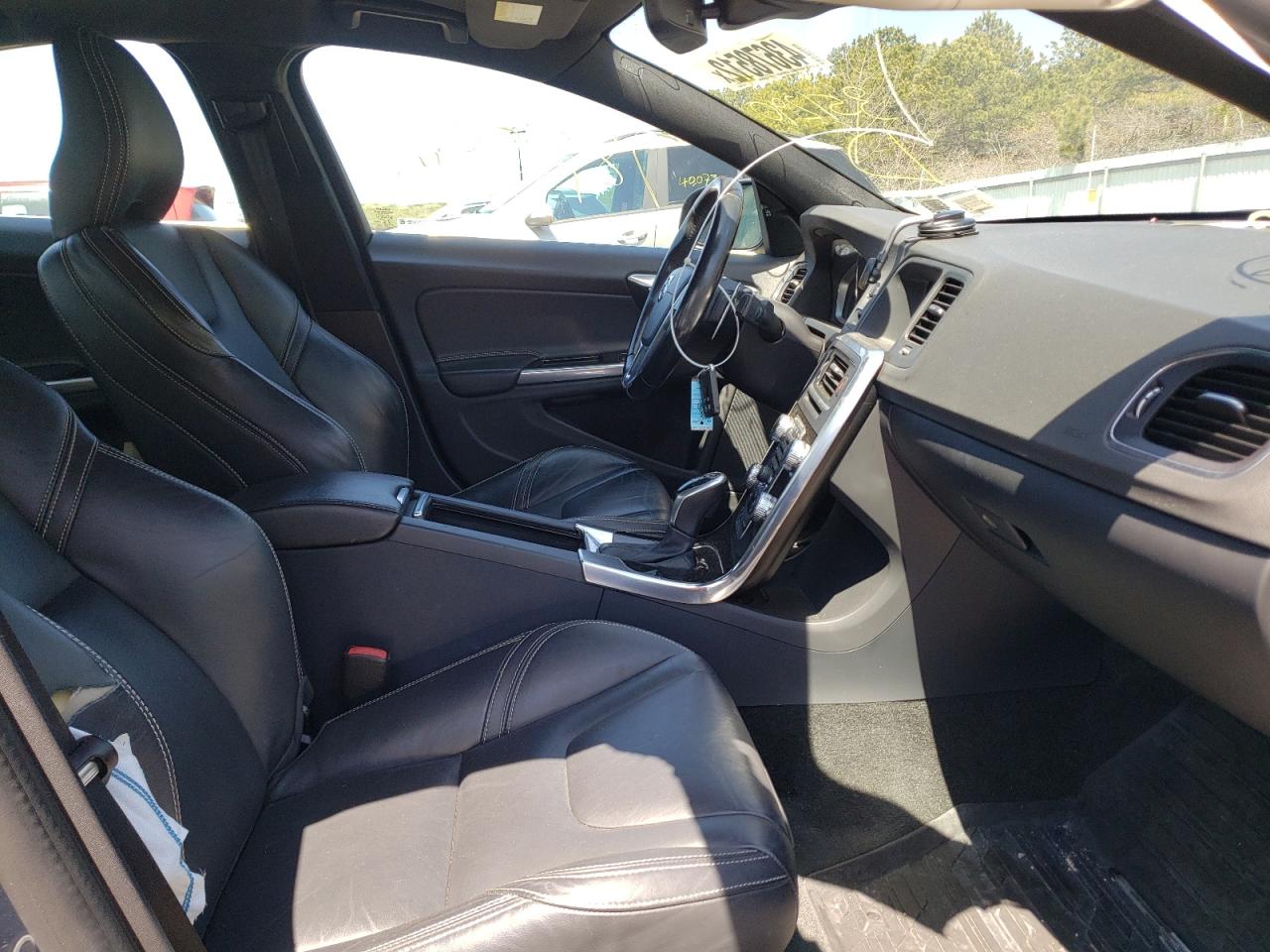 Photo 5 from auction – 2015 VOLVO S60 PREMIE with VIN YV149MFK3F2351290