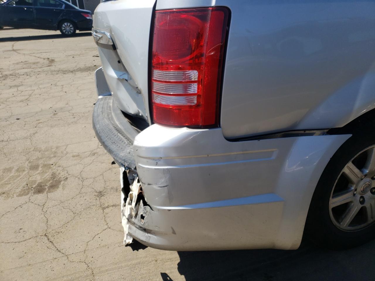 Photo 9 from auction – 2010 CHRYSLER TOWN & COU with VIN 2A4RR8DX1AR457324