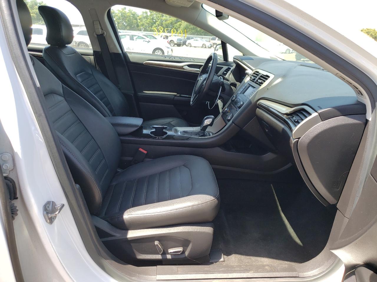 Photo 5 from auction – 2016 FORD FUSION SE with VIN 3FA6P0HD0GR151479