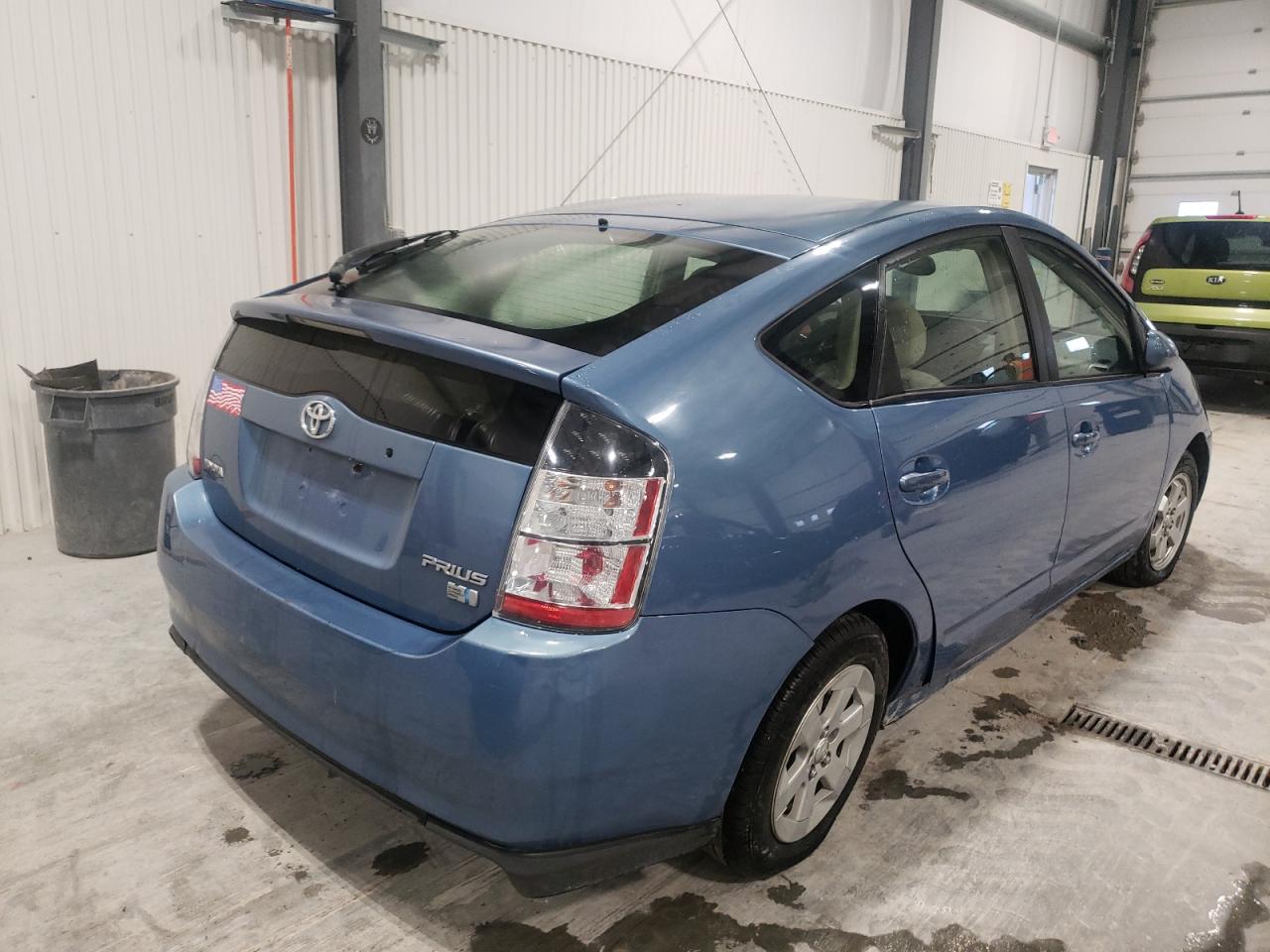 Photo 4 from auction – 2005 TOYOTA PRIUS with VIN JTDKB20U353073385
