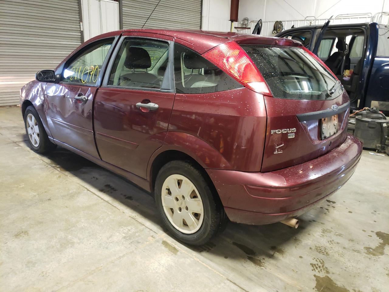 Photo 3 from auction – 2007 FORD FOCUS SE with VIN 1FAFP37N87W128525