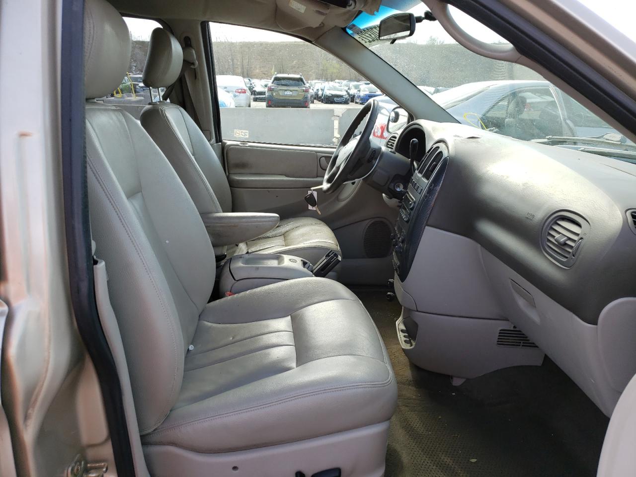 Photo 5 from auction – 2005 DODGE GRAND CARA with VIN 2D4GP44L85R164862