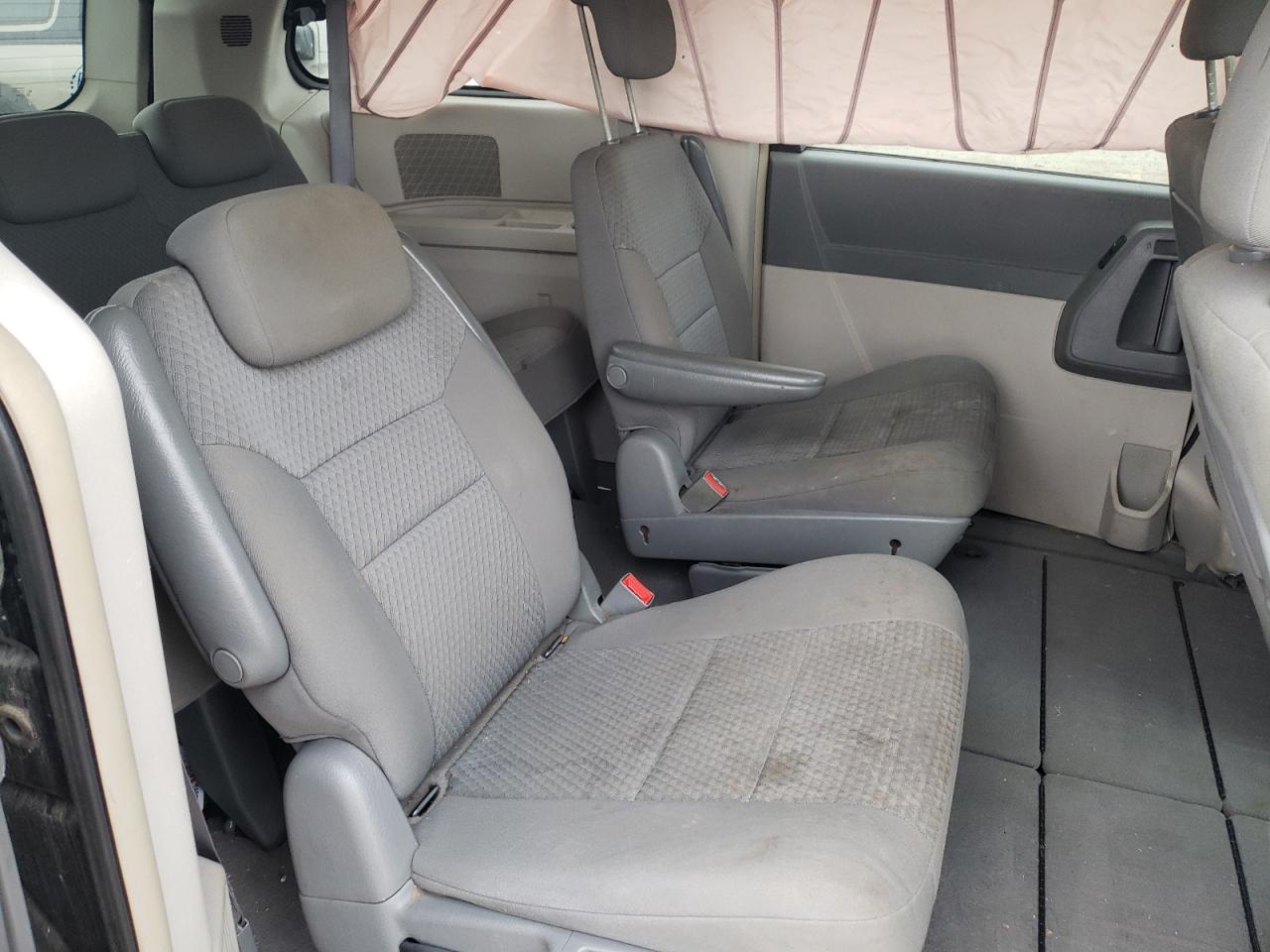 Photo 6 from auction – 2010 CHRYSLER TOWN & COU with VIN 2A4RR5D18AR252738
