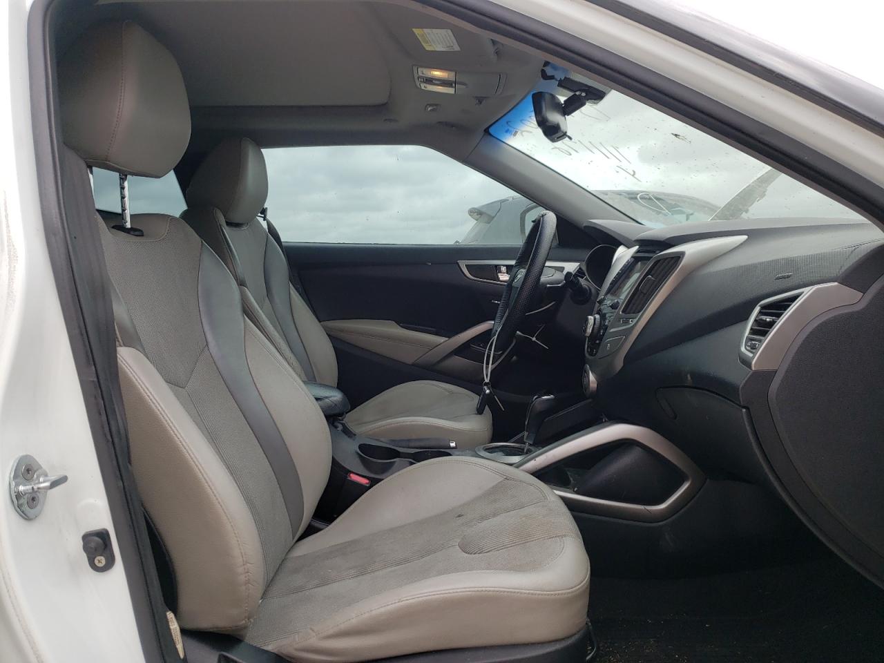 Photo 5 from auction – 2012 HYUNDAI VELOSTER with VIN KMHTC6AD3CU074286