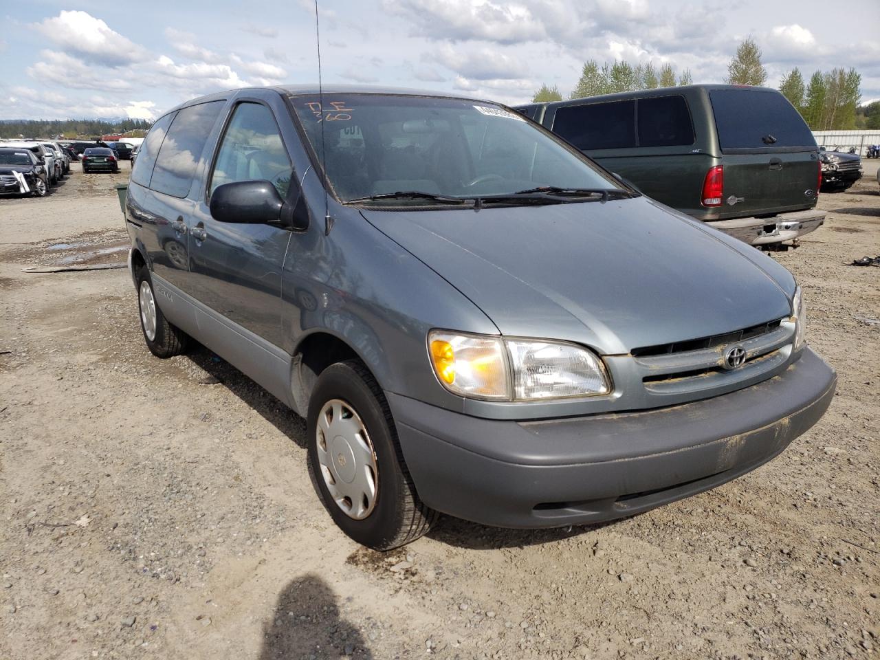 Photo 1 from auction – 2000 TOYOTA SIENNA CE with VIN 4T3ZF19C4YU185105