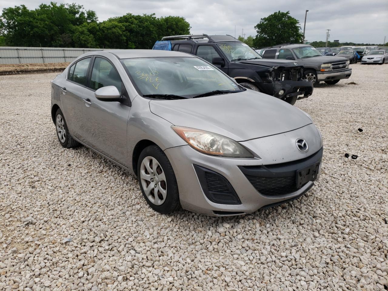 MAZDA 3 I 2011 with VIN JM1BL1UF5B1392622 - Photo from auction