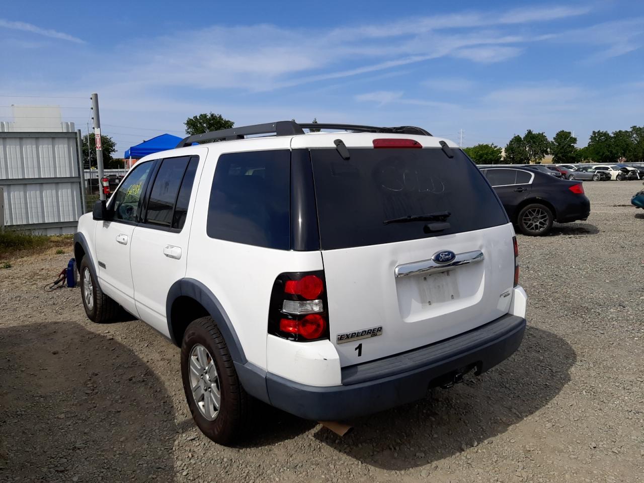 Photo 3 from auction – 2007 FORD EXPLORER X with VIN 1FMEU63EX7UB50233