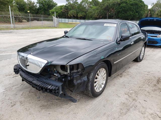 Photo 2 from auction – 2004 LINCOLN TOWN CAR U with VIN 1LNHM83W34Y653978