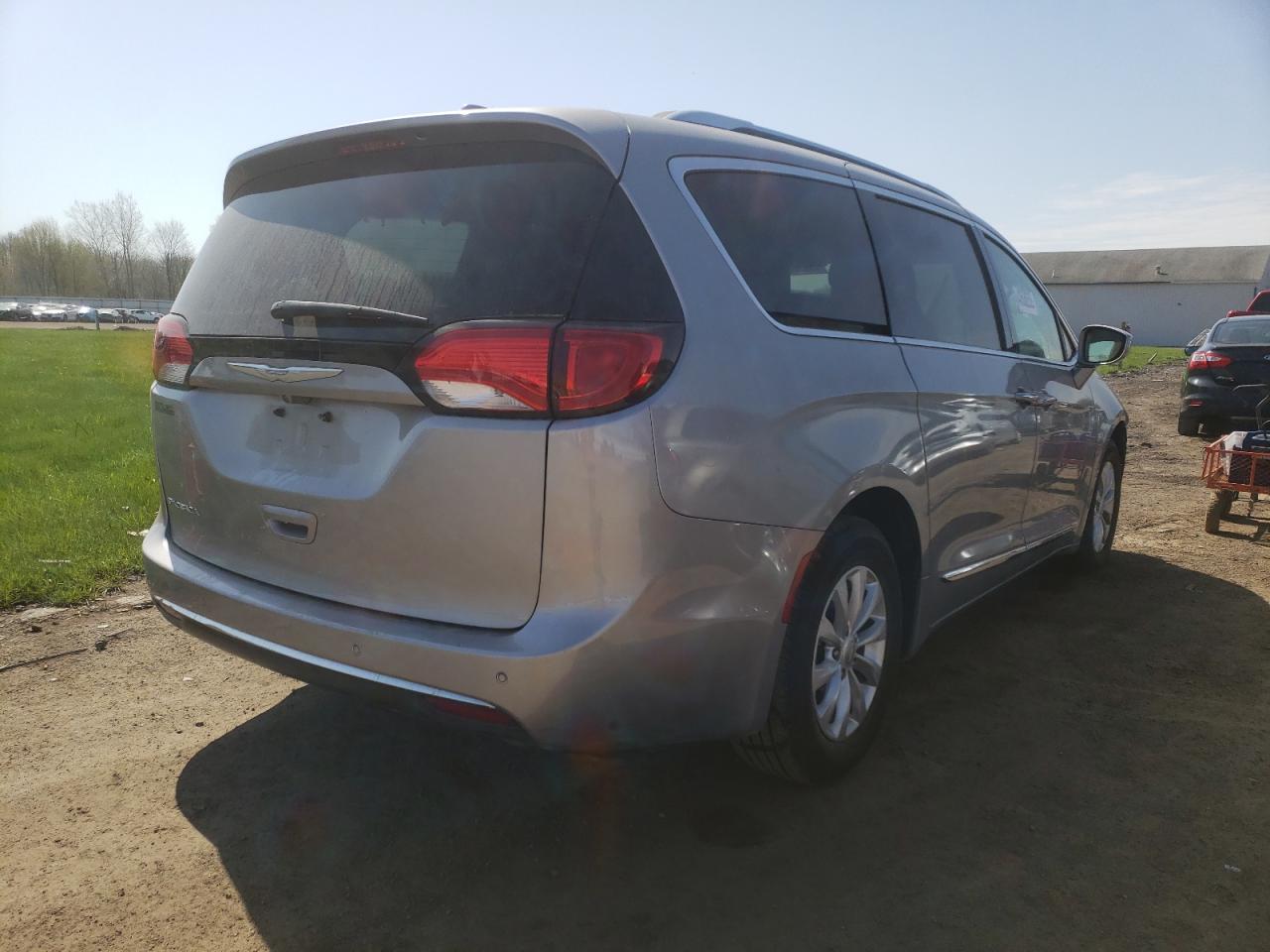 Photo 4 from auction – 2018 CHRYSLER PACIFICA T with VIN 2C4RC1BGXJR110737