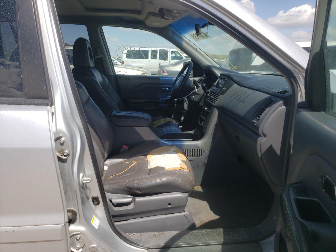 Фото 5 с аукциона – 2005 HONDA PILOT EXL с VIN 5FNYF18565B034430