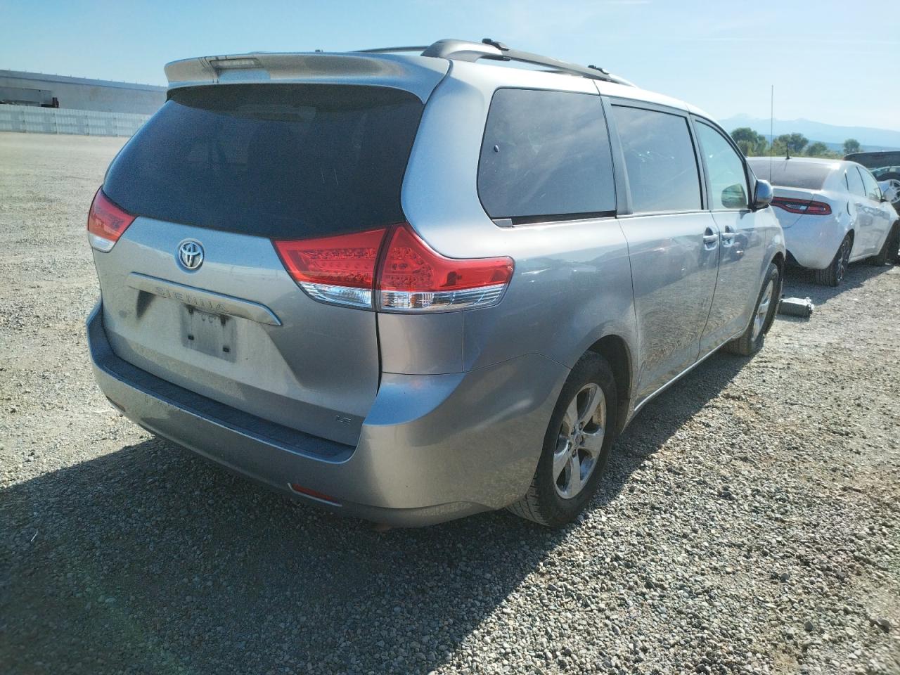 Photo 4 from auction – 2011 TOYOTA SIENNA LE with VIN 5TDKK3DC2BS014104