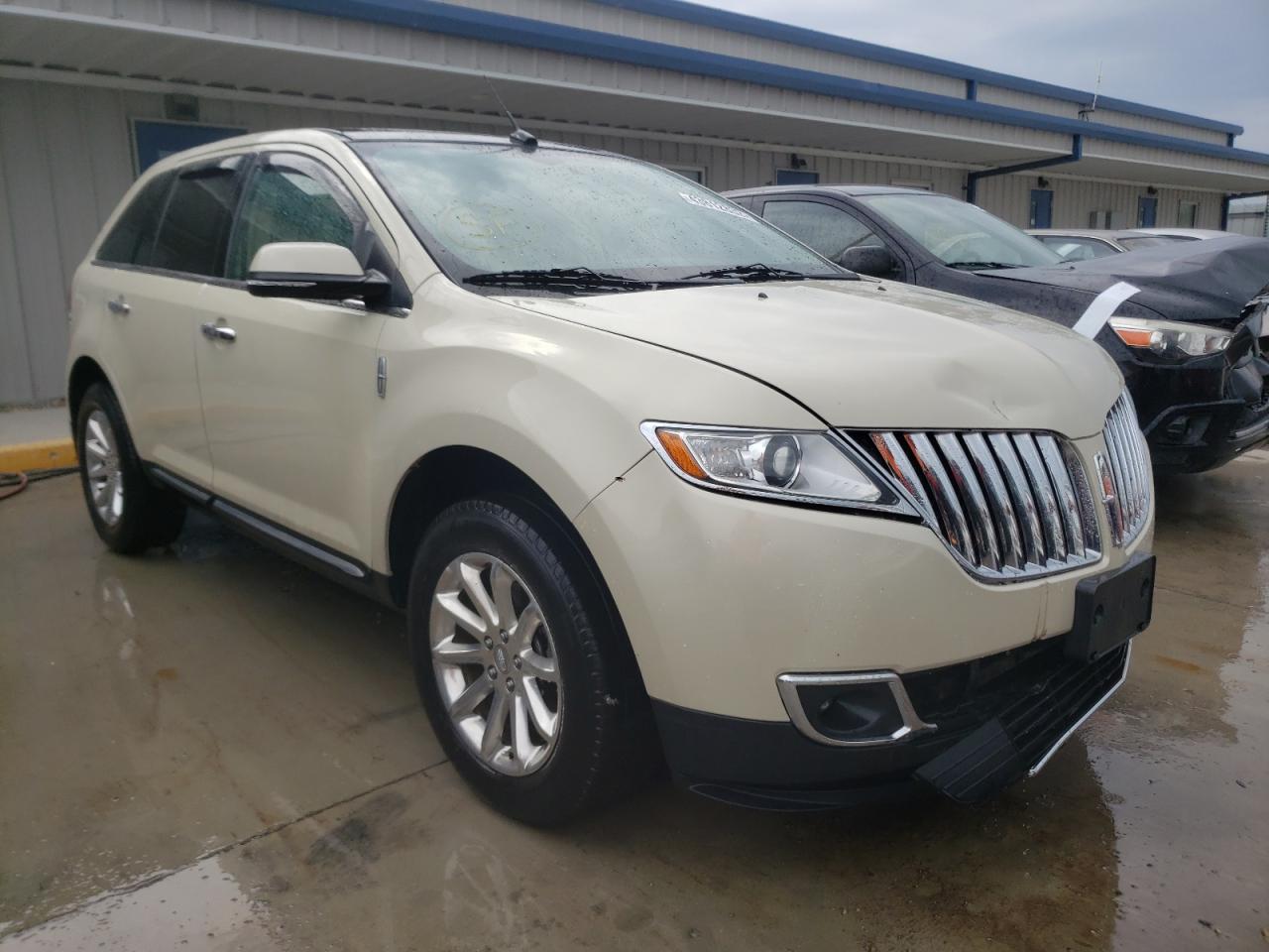 LINCOLN MKX 2014 مع رقم تعريف المركبة 2LMDJ8JK7EBL11850 - صورة من المزاد