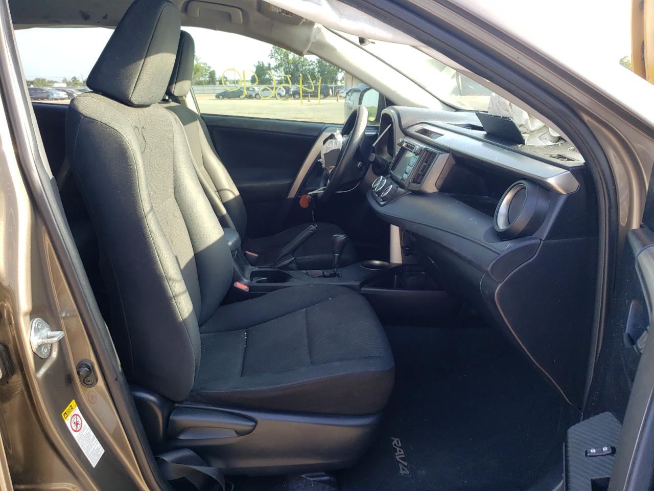 Photo 5 from auction – 2014 TOYOTA RAV4 LE with VIN JTMZFREV0ED038150