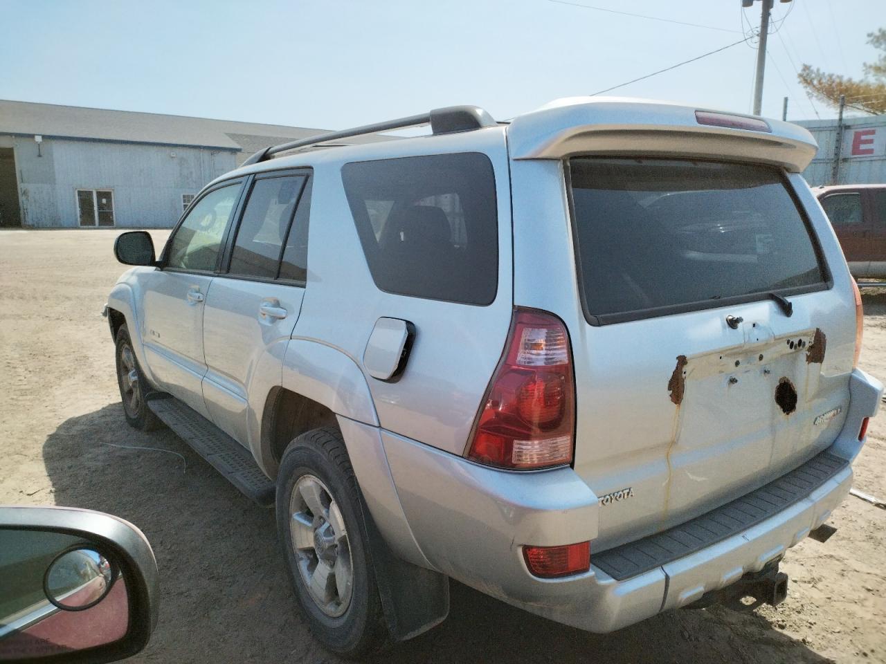 Photo 3 from auction – 2005 TOYOTA 4RUNNER SR with VIN JTEBT14R250045779