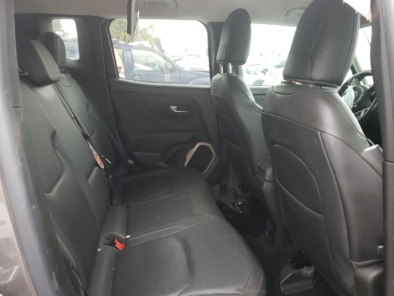 Photo 6 from auction – 2016 JEEP RENEGADE L with VIN ZACCJADT8GPC53947