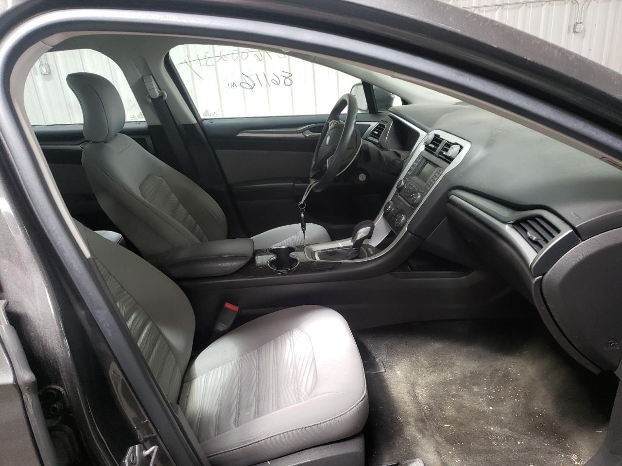 Photo 5 from auction – 2016 FORD FUSION S with VIN 3FA6P0G70GR292581