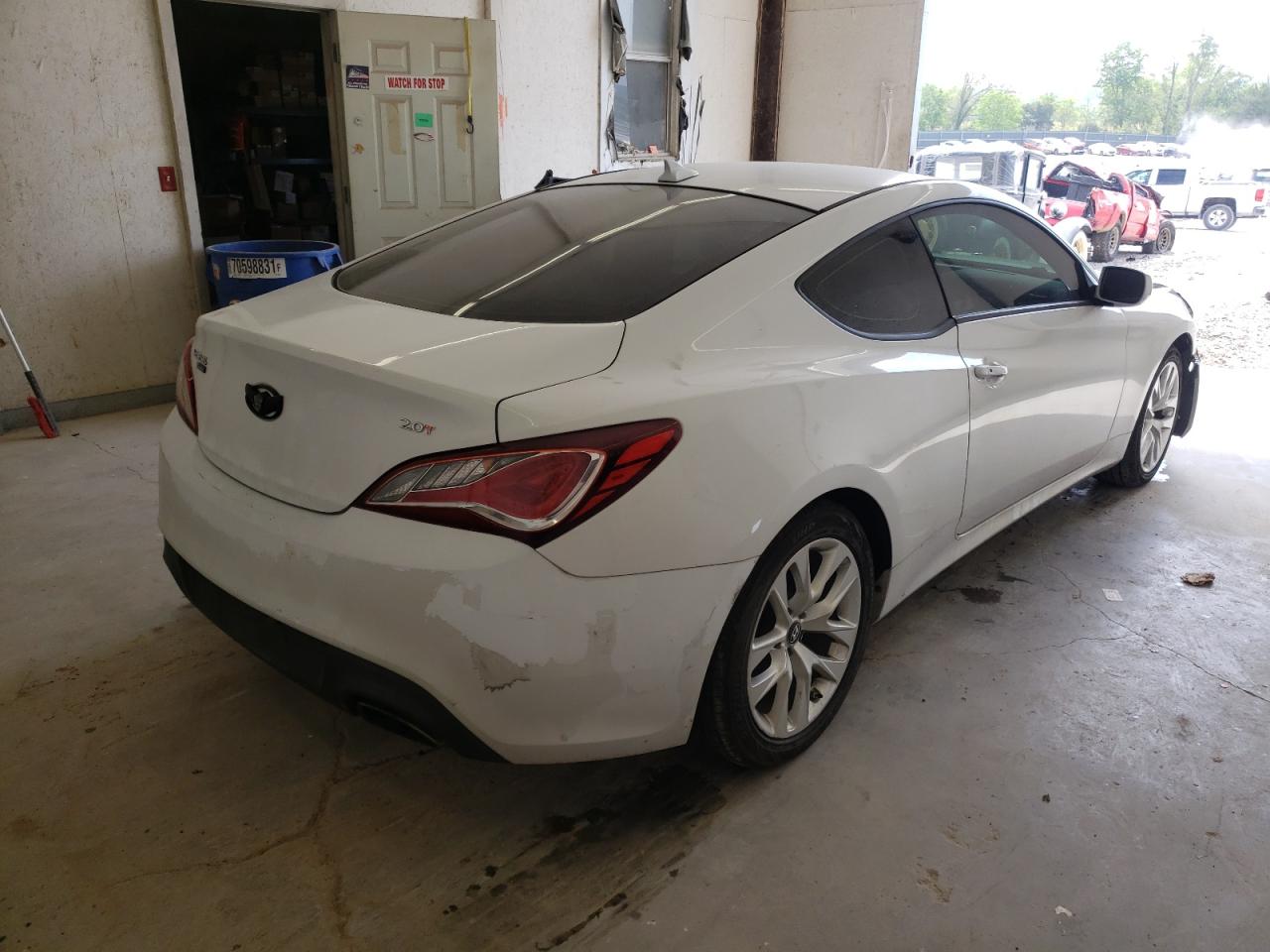 Photo 4 from auction – 2014 HYUNDAI GENESIS CO with VIN KMHHT6KD5EU119445