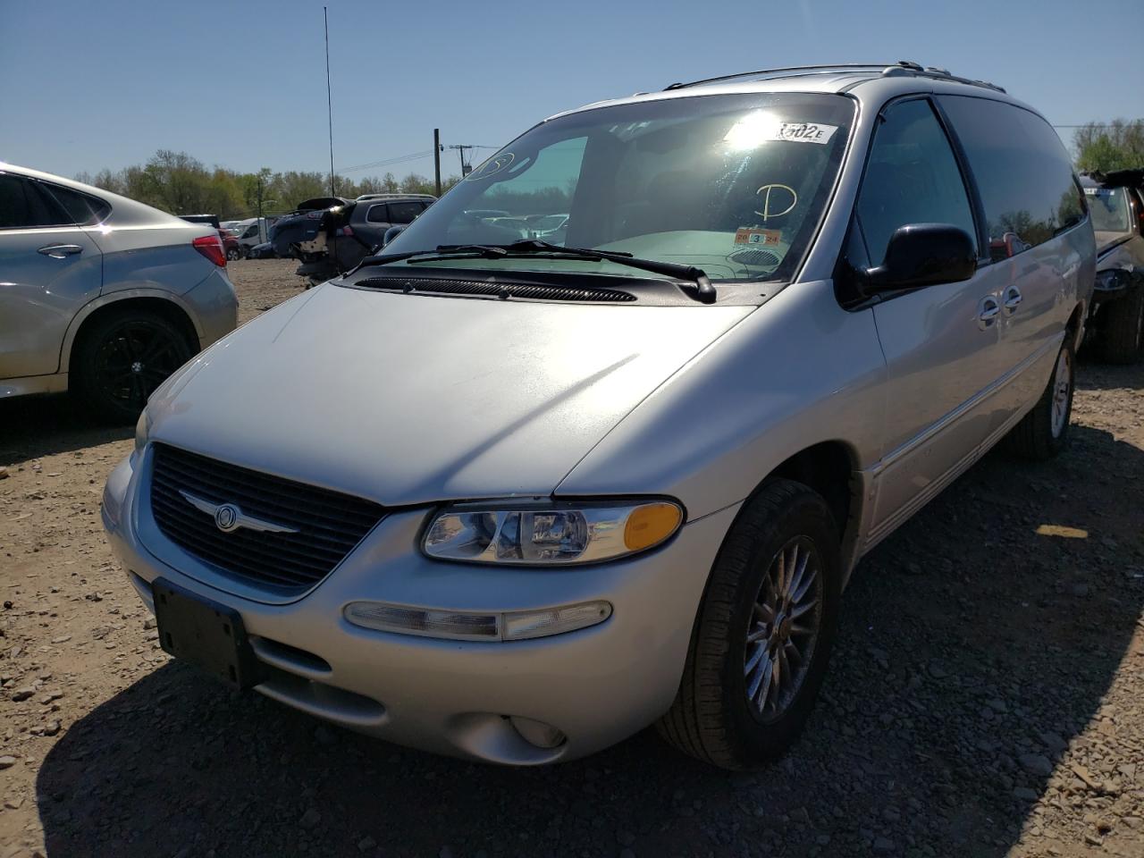 Photo 2 from auction – 2000 CHRYSLER TOWN & COU with VIN 1C4GP64L4YB626684