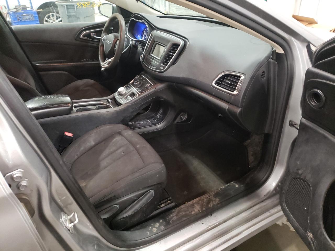 Photo 5 from auction – 2015 CHRYSLER 200 LIMITE with VIN 1C3CCCAB9FN571511