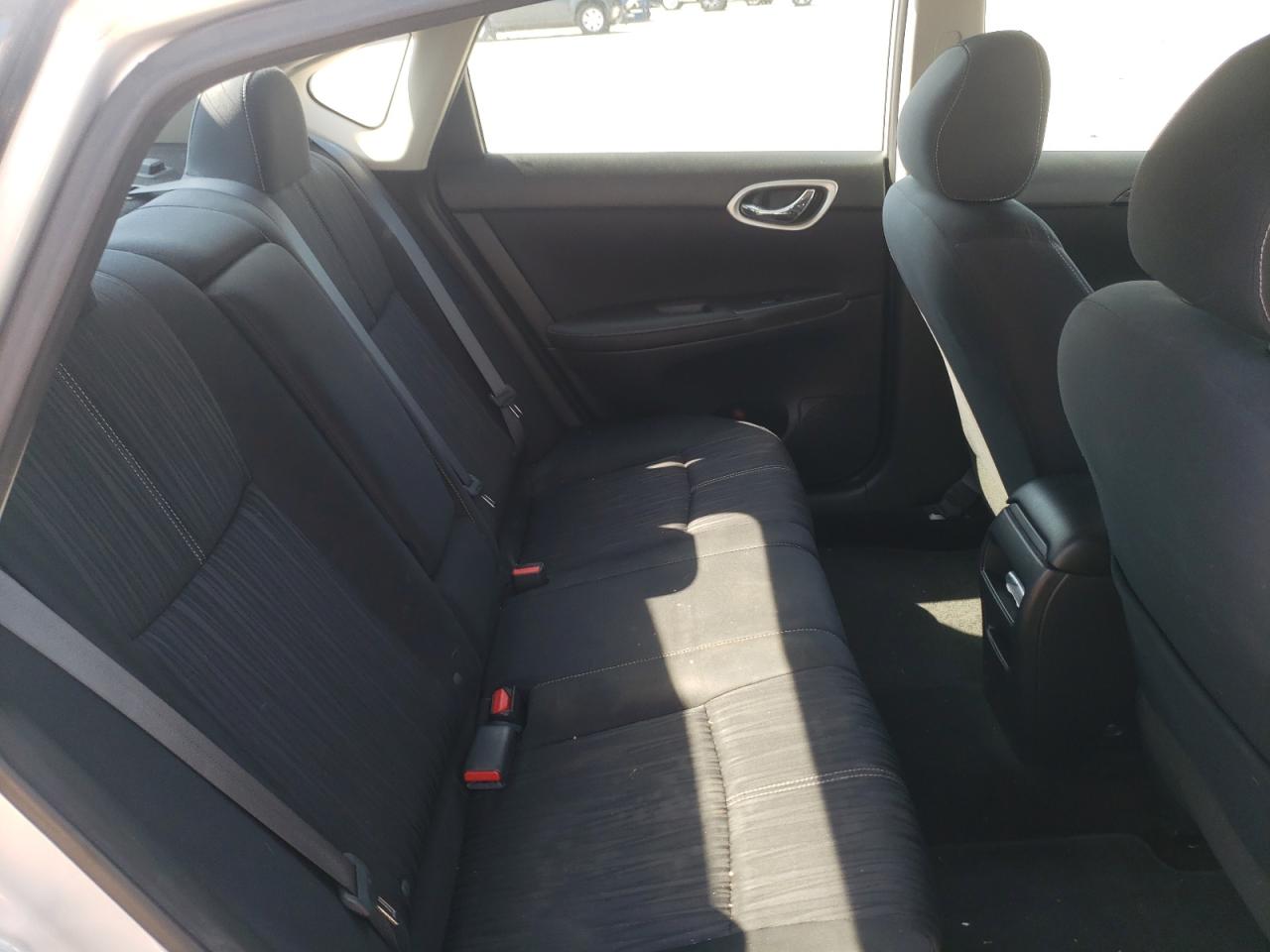 Photo 6 from auction – 2017 NISSAN SENTRA S with VIN 3N1AB7AP1HL638939