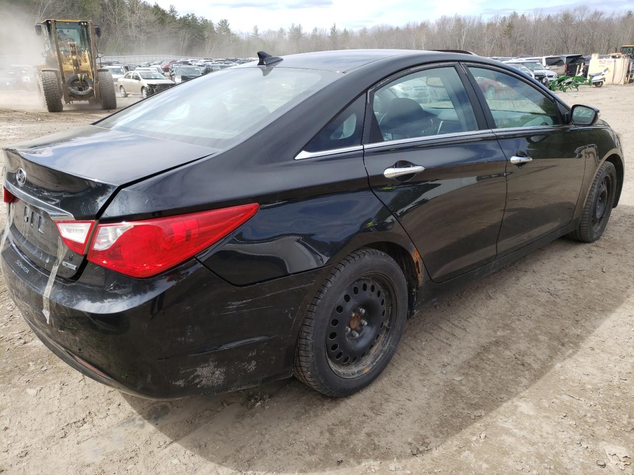 Photo 4 from auction – 2011 HYUNDAI SONATA SE with VIN 5NPEC4AC8BH182212