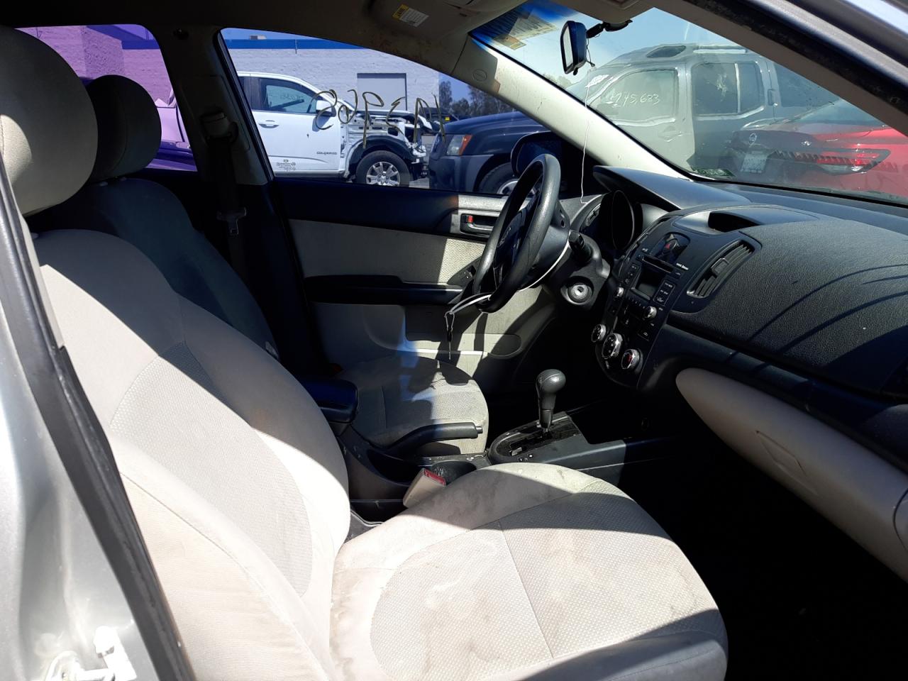 Photo 5 from auction – 2010 KIA FORTE EX with VIN KNAFU4A25A5260546