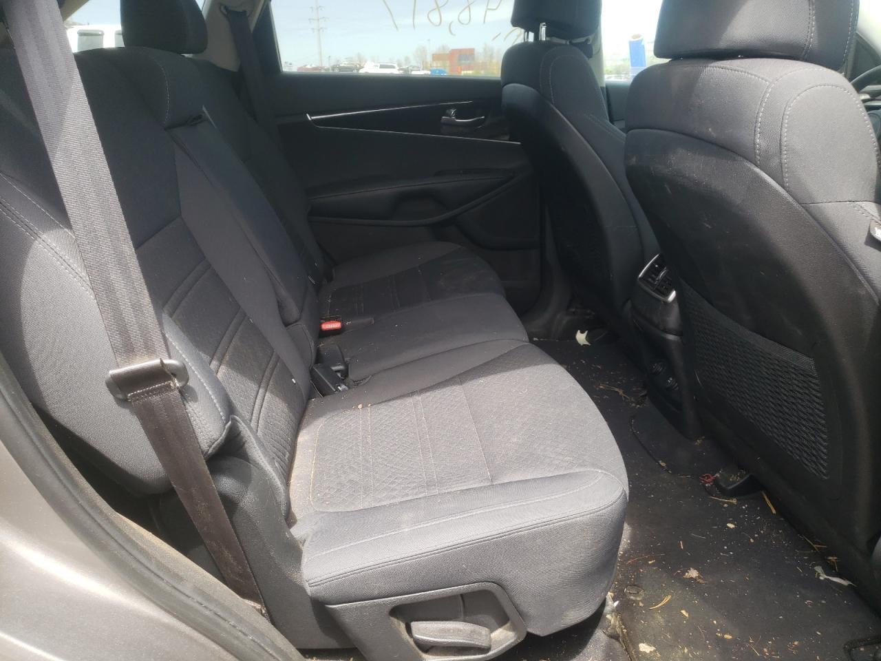 Photo 6 from auction – 2017 KIA SORENTO LX with VIN 5XYPG4A33HG222791