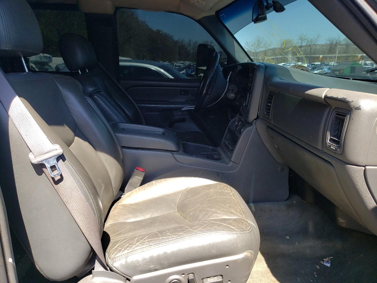 Photo 5 from auction – 2004 CHEVROLET SILVERADO with VIN 1GCHK29154E205116
