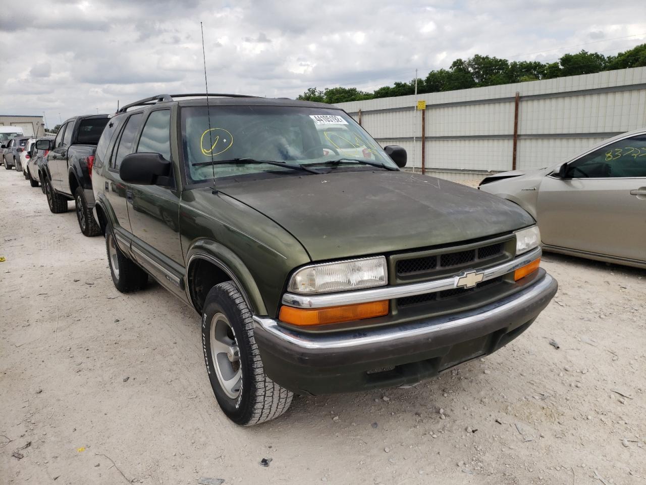 Photo 9 from auction – 2001 CHEVROLET BLAZER with VIN 1GNCS13W412177810