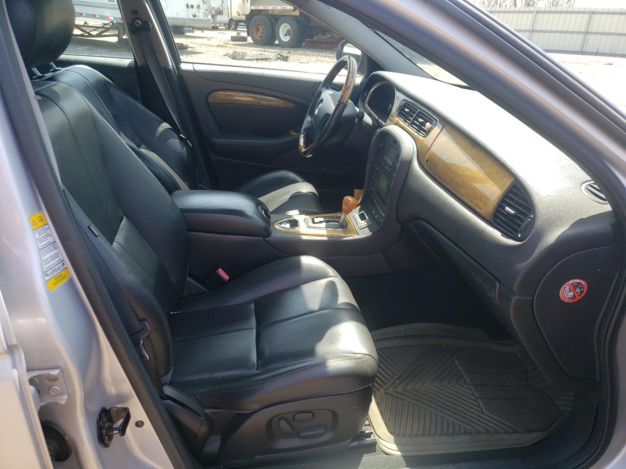 Photo 5 from auction – 2006 JAGUAR S-TYPE with VIN SAJWA01B26HN52845