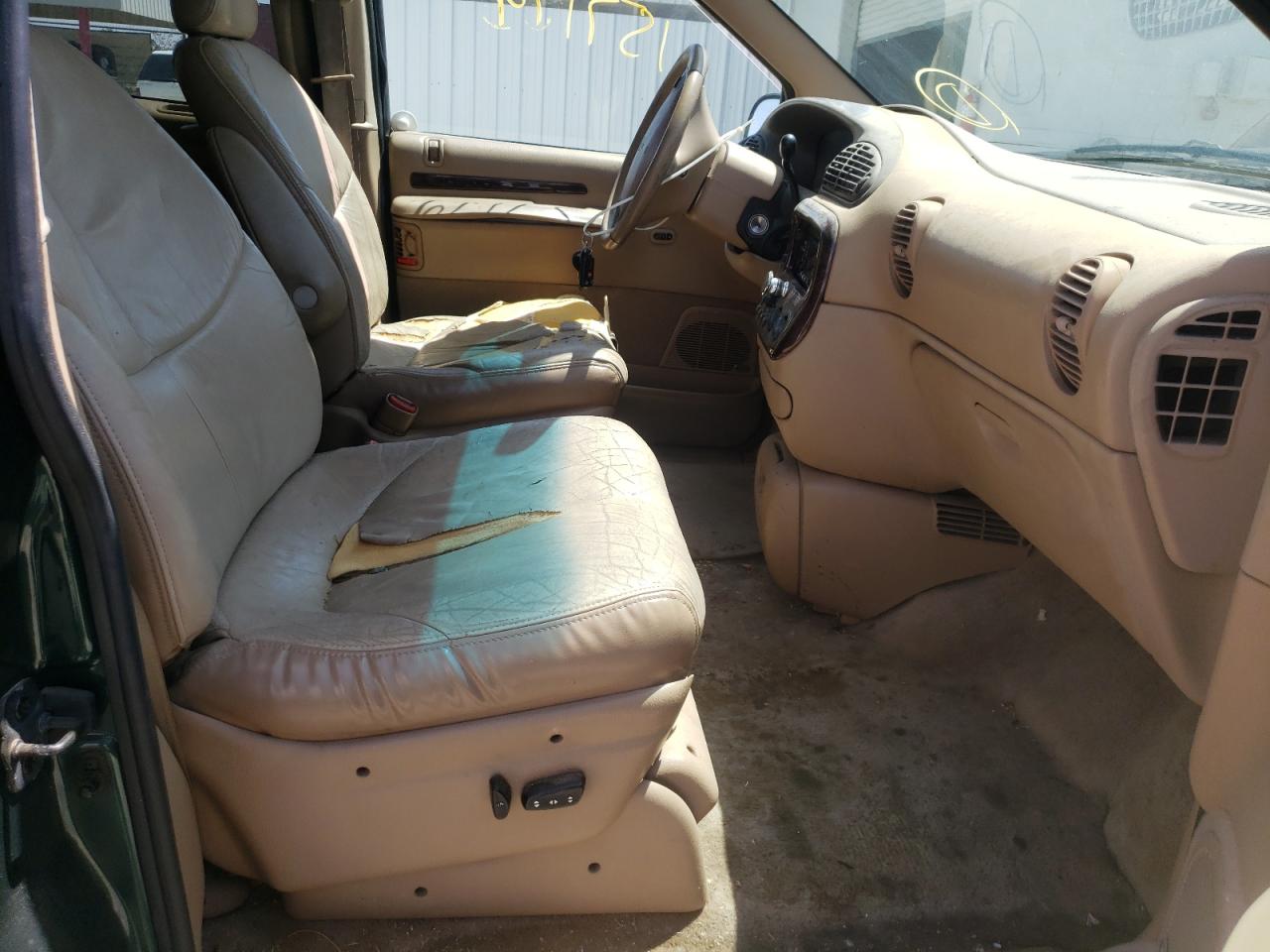 Photo 5 from auction – 1997 CHRYSLER TOWN & COU with VIN 1C4GP64L5VB361530