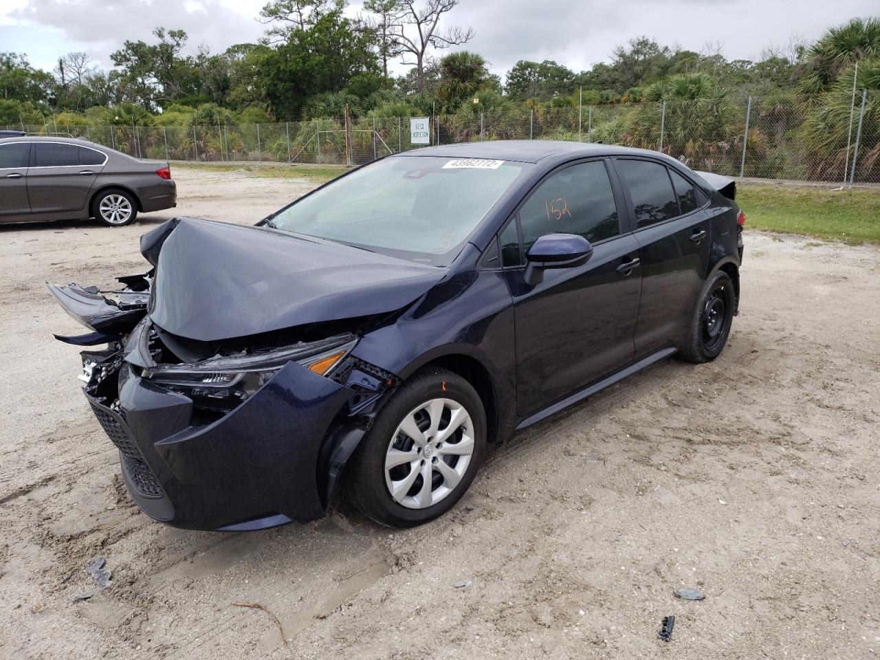 Photo 2 from auction – 2022 TOYOTA COROLLA LE with VIN 5YFEPMAE3NP305699