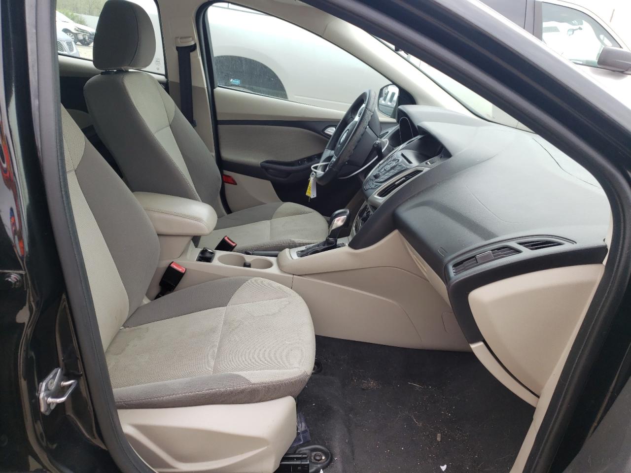 Photo 5 from auction – 2013 FORD FOCUS SE with VIN 1FADP3K29DL174527