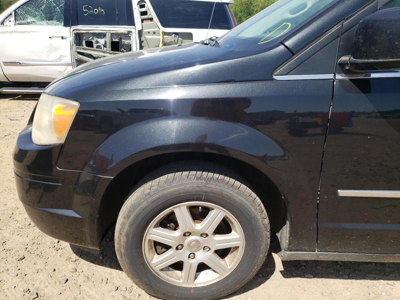 Photo 9 from auction – 2010 CHRYSLER TOWN & COU with VIN 2A4RR5D12AR460906