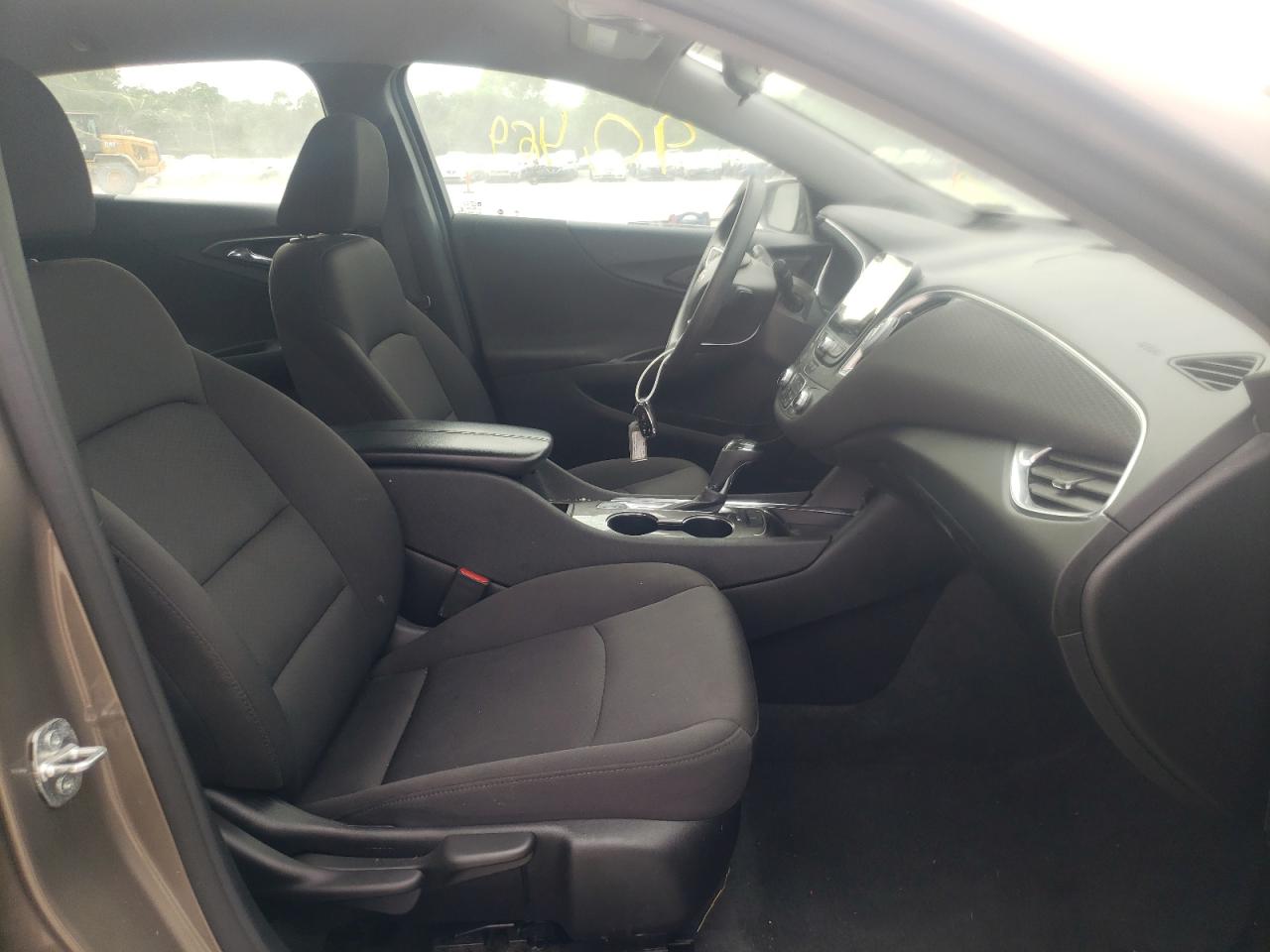 Photo 5 from auction – 2020 CHEVROLET MALIBU LT with VIN 1G1ZD5ST7LF047181